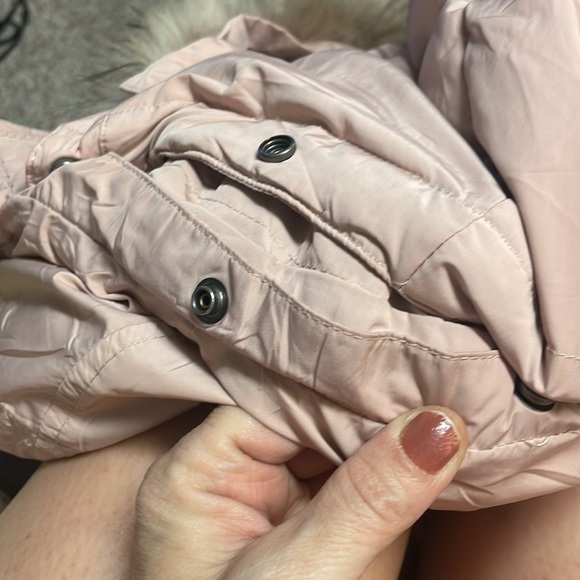 Woolrich downfilled parka with real fur hood trim - Picture 13 of 13